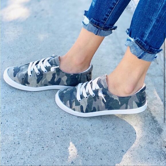 Camo Lace Up Slip On Sneakers - Picture 15 of 16